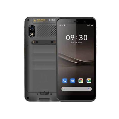 Le terminal portable P2000 Pro 4G est un appareil mobile conçu pour les opérations d'entrepôt, de contrôle des billets et de point de vente.