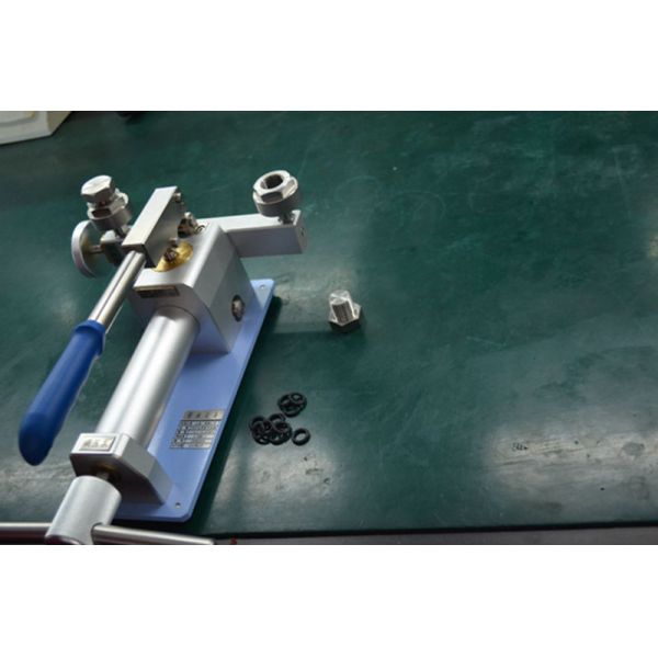 OEM Supported HX673A Manual Pneumatic Air Pressure Calibrator Pressure Range -0.95-60 bar