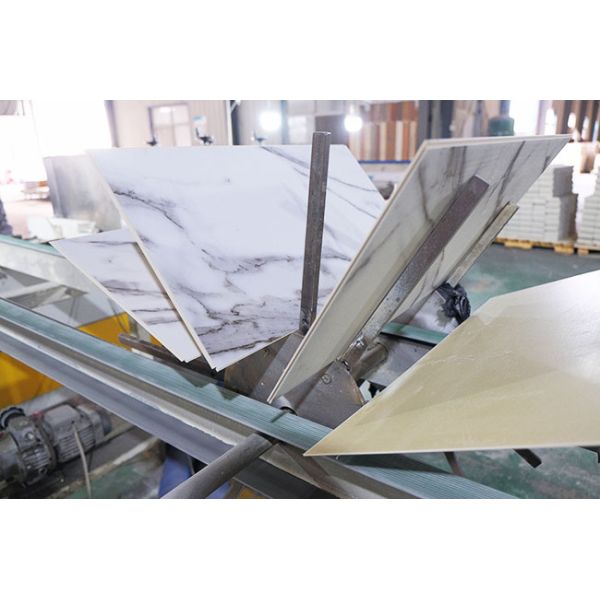 Отсутствие планки 4mm винила SPC формальдегида деревянной справляясь 5mm 6mm легкое для того чтобы очистить