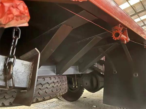 HOWO 6 Tyre Flatbed Cargo Crane Truck 4X2 With Winch Ramp