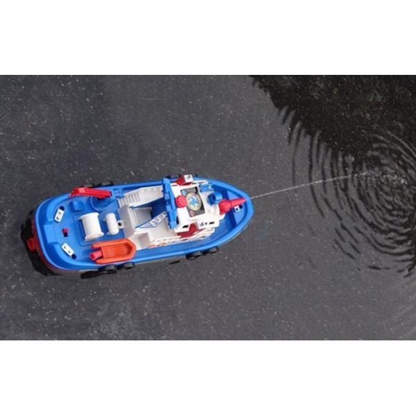 Popular children's toys wholesale electric fireboat spraying water with light music model