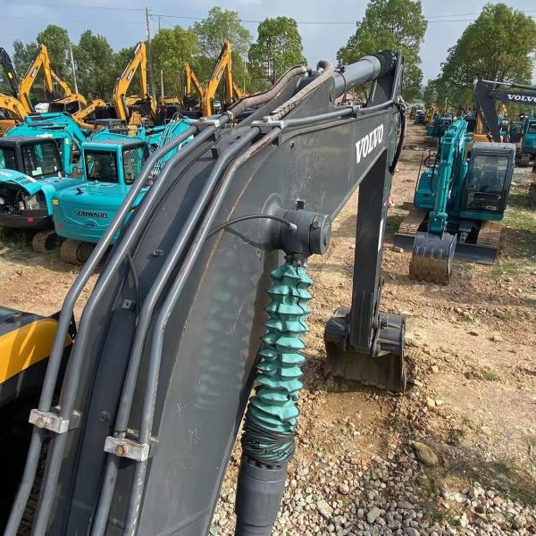 Volvo EC140DL Эксплуатационная экскаваторная машина 0,48 м3 77,4 кВт