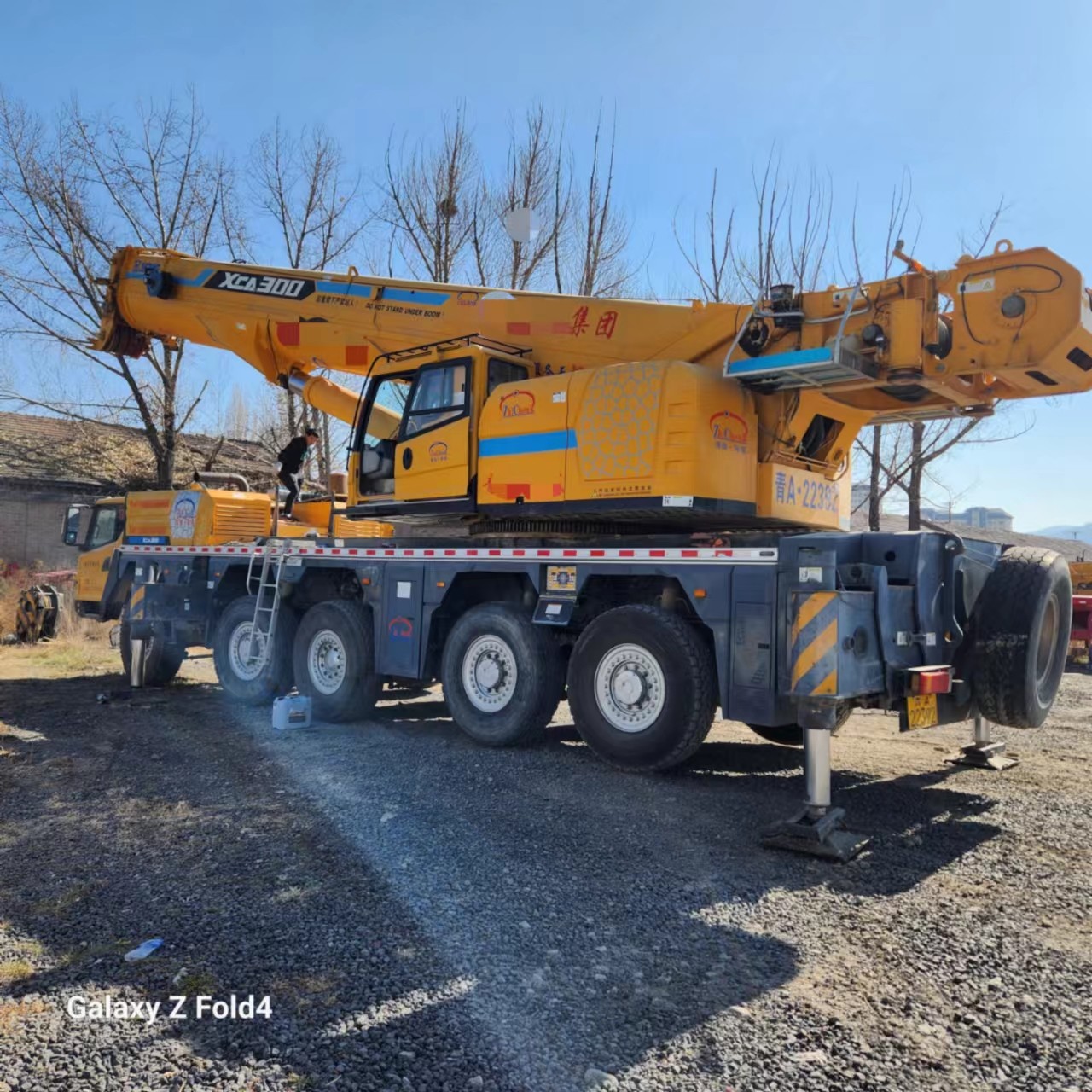 Продажа Zoomlion XCA220 220 тонн Мобильный грузовой кран 6-секционный бум Использовано 2012 местоположение