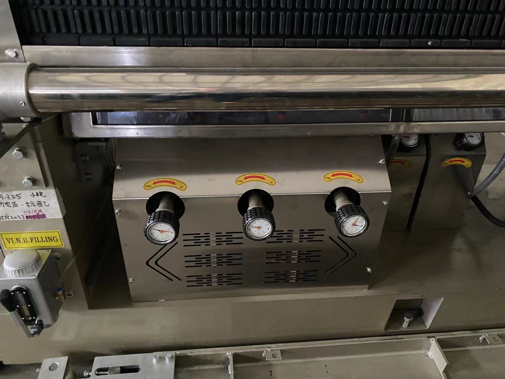 Nine Motor Glass Edging Machine 0-15m/Min For Polishing Glass Edge