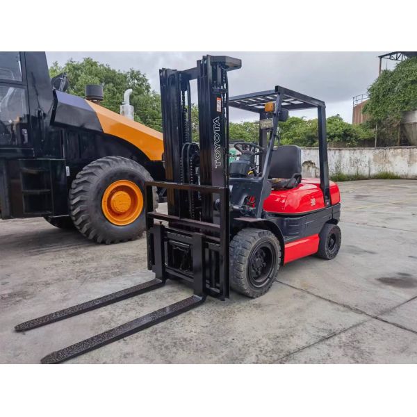 Used Toyota 6f30 3 Ton Forklift 7 Ton Machine Mini FD70 FD60 FD50 FD40 30 for Restaurants
