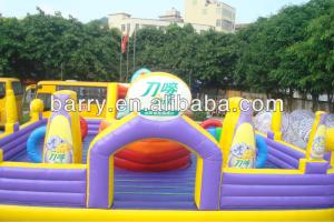 O OEM caçoa o castelo inflável do leão-de-chácara do campo de jogos do parque de