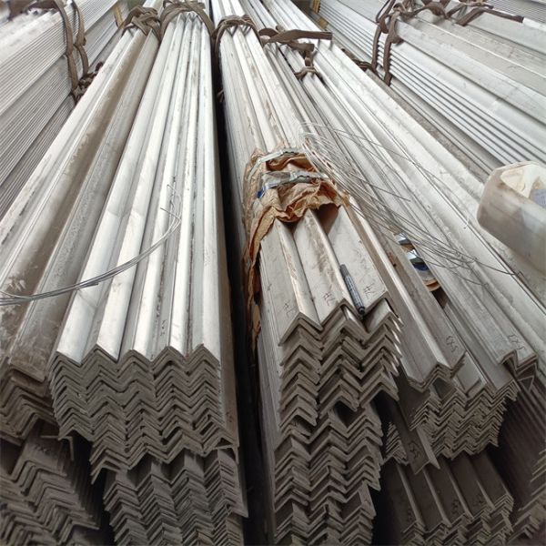 ISO SUS 304 SS Angle Iron Corrosion Resistant Hot Rolled
