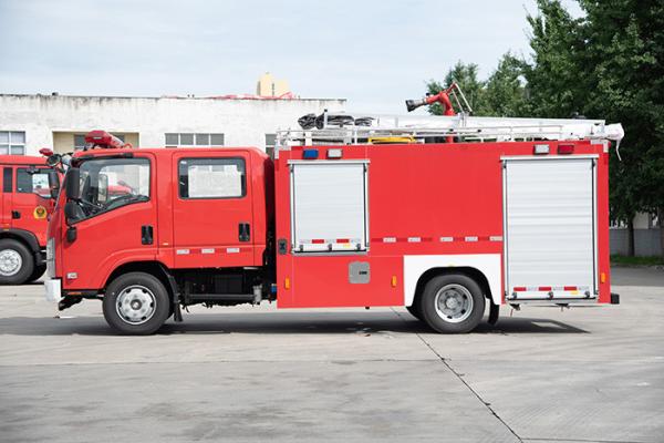 Água de ISUZU 3000L e para espumar carro de bombeiros pequeno com bomba & monitor