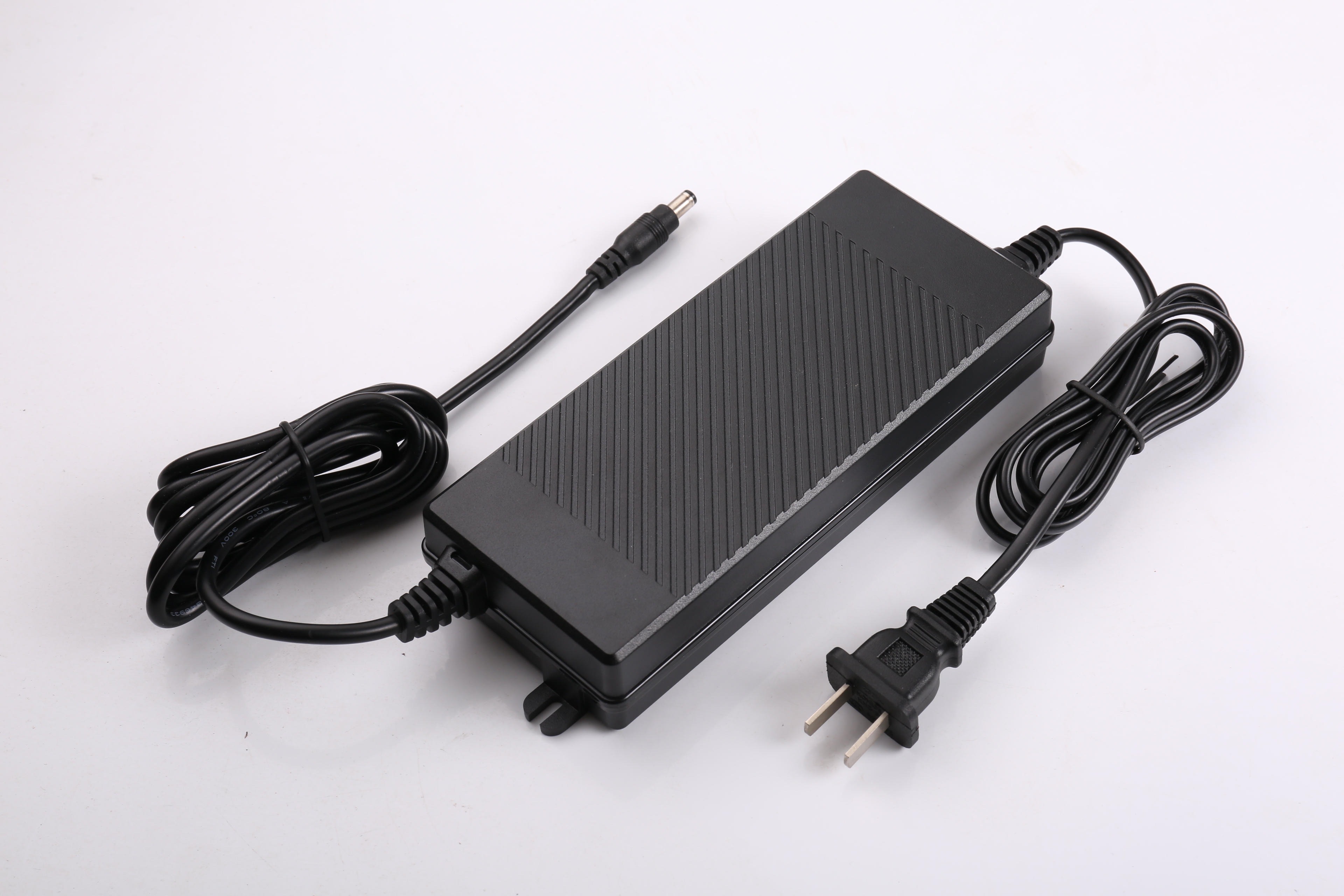 Заряжатель свинцовокислотной батареи UL UKCA SAA CCC 120W FCC для AGM LFP NMC