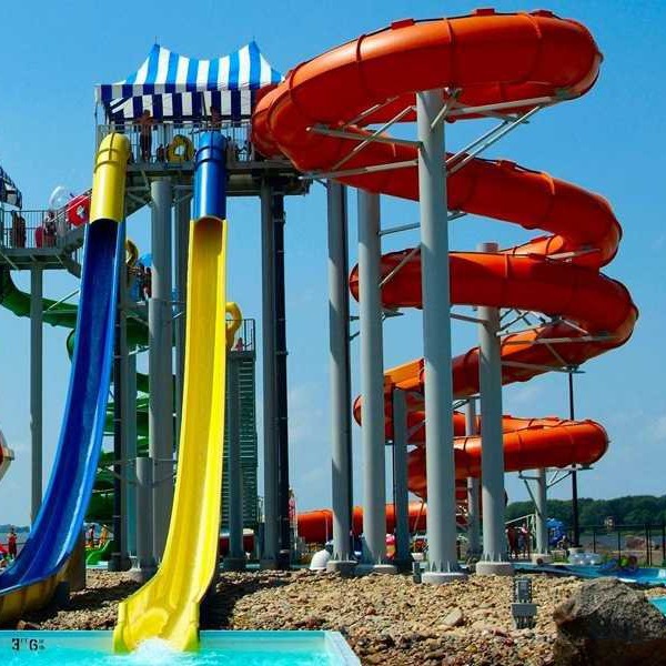 Outdoor Use Fiberglass Water Slide with Combination Available and Color Customized for Amusement Parks