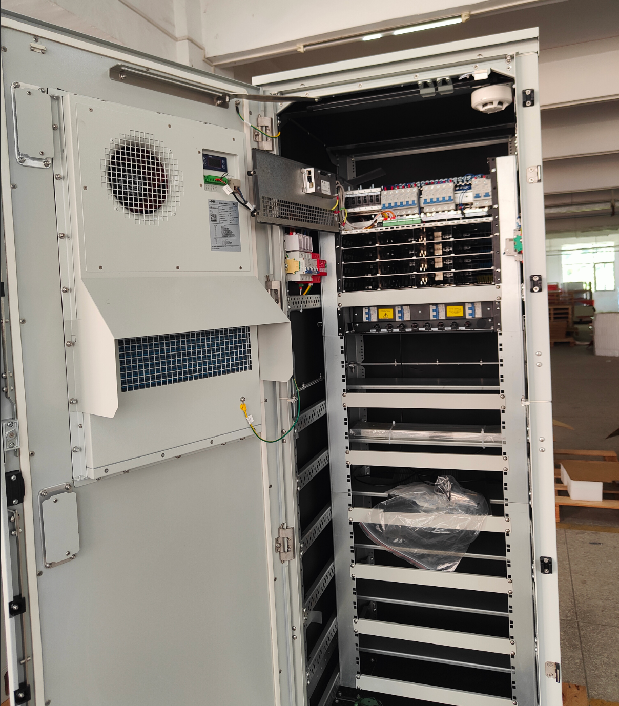 48Vdc 36+12.8KW Solar-Hybrid Power Cabinet with Type 4 Enclosure and Flatpack2 Modules