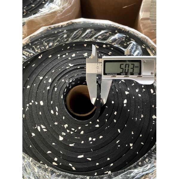 Rubber Flooring Rolls Available in 3~20mm for Health Club and Home Gyms