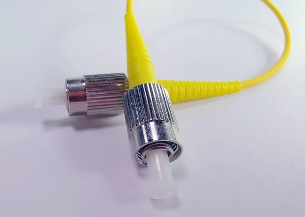 FC/UPC - elevado desempenho do cabo de remendo da fibra ótica de FC/UPC com bota amarela