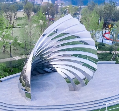 Wind-Inspired Flowing Ribbon Stainless Steel Sculpture, Mirror-Polished Outdoor Metal Art for Plaza, Park & Hotel Landscape