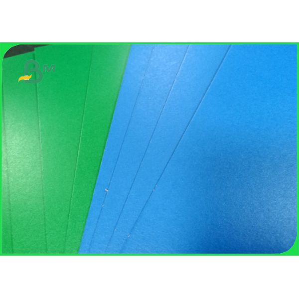 2.0mm FSC повторно использовать для того чтобы пульпировать paperboard лоснистой политуры красочный на подарочная коробка 04 2.0мм ФСК повторно используют папербоард лоснистой политуры пульпы красочный для подарочной коробки