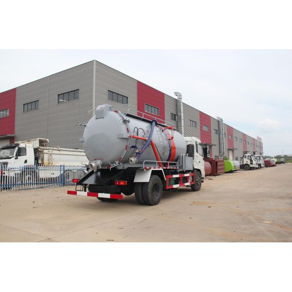 Dongfeng 4x2 Cleaning Suction Truck Manual Transmission Gross Vehicle Weight 18000
