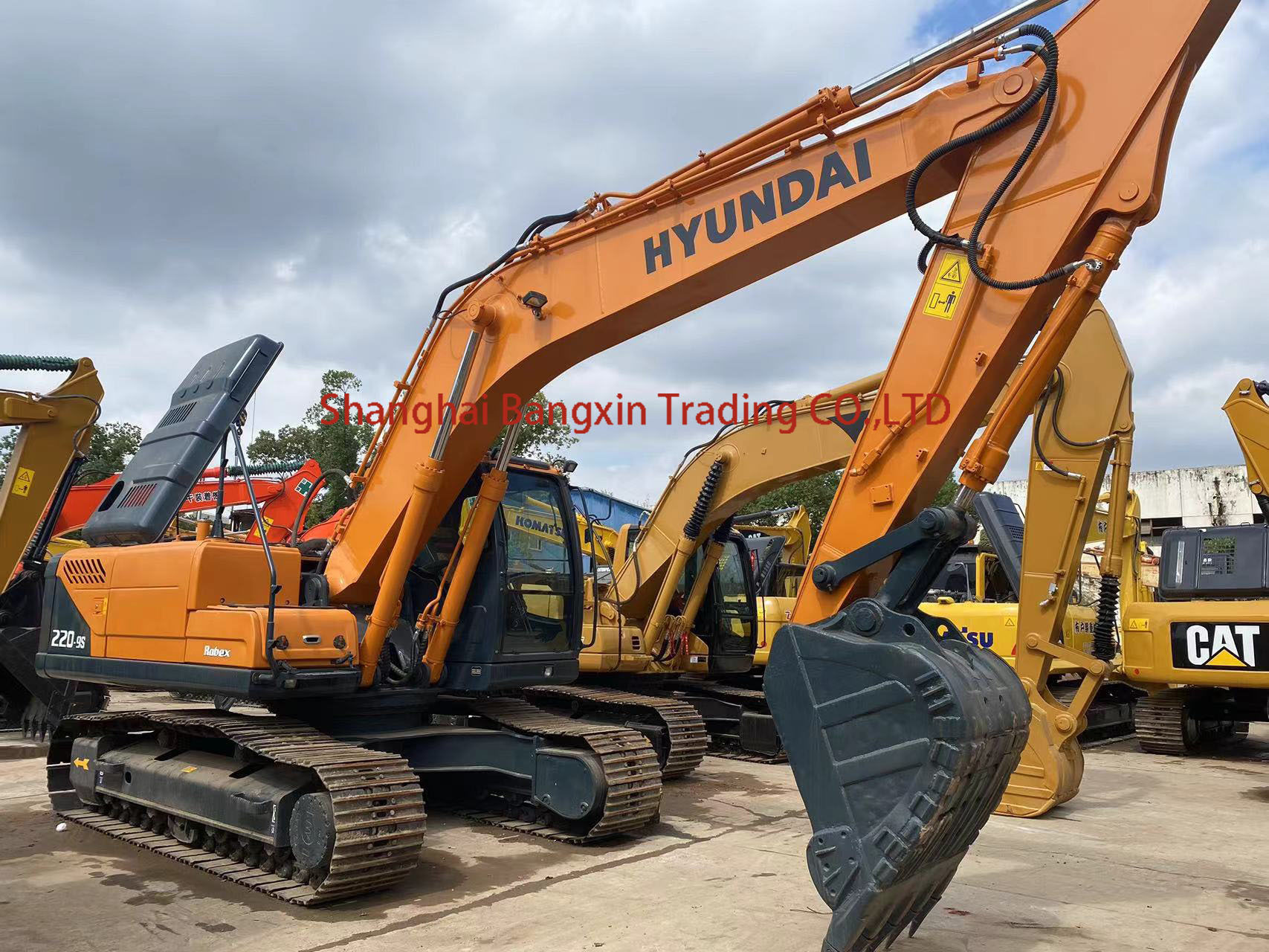 Hyundai R220-9S used excavator with 1 and 22 TON operating weight in good condition