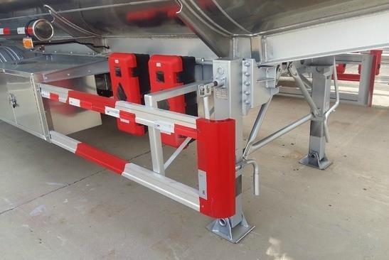 Aluminum Alloy Hazardous Chemical Tank Semi Trailer 42 - 50 Cubic Lightweight