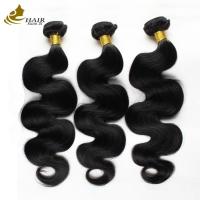 Boucles de cheveux brésiliens vierges en noir.