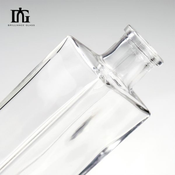 Custom 500ml Clear White Gin Vodka Tequila Liquor Glass Spirit Bottle with Cork