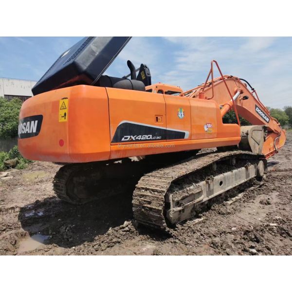 Дусан Dx420LC-9 Экскаватор в хорошем состоянии и масса машины 42000 кг