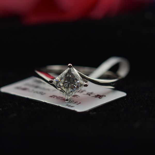 Synthetic Diamond Moissanite Jewelry , 2.68g Gold Weight Moissanite Wedding Rings