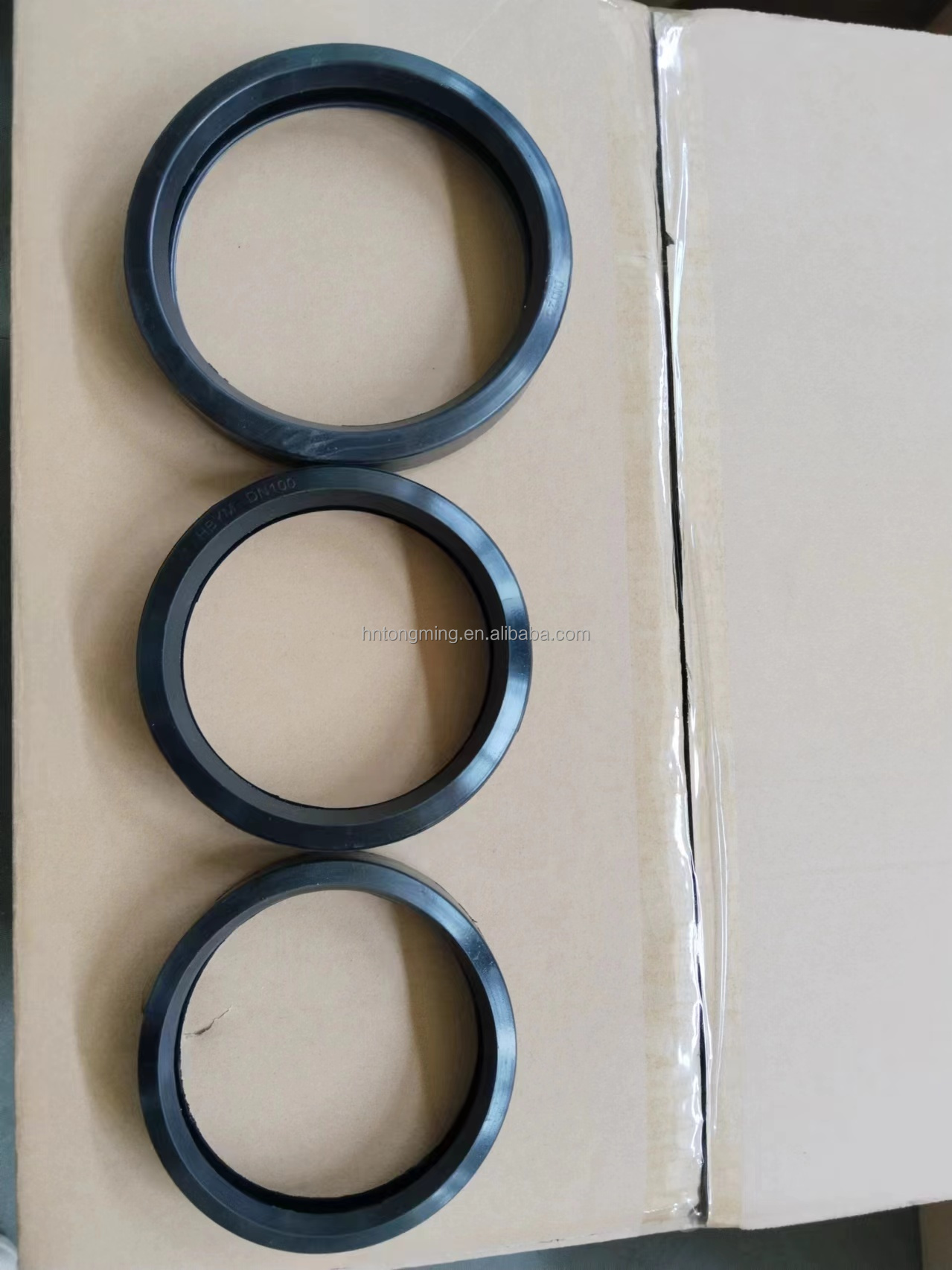 DN125 5-inch Earrings and DN100 5 1/2-inch Three Lip Earrings New Condition Seal