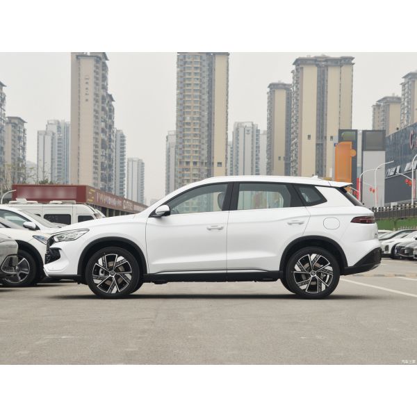 135 couple maximal BYD berline entièrement électrique avec style moderne et phares LED