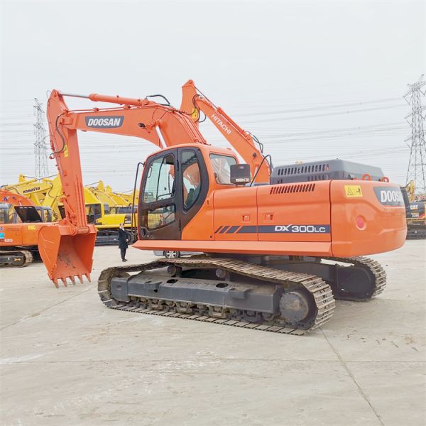 30 Ton Doosan DX 300 LC Excavator in South Korea Good Condition Moving Type Crawler Chain