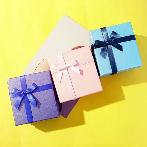 5*5*3.5cm,9*9*3.2cm Square Cardboard Jewelry Packaging Boxes Colorful Printed Ribbon Gift Boxes