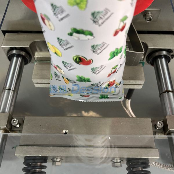 Небольшая машина упаковки порошка сумки 1.2KVA мешка детержентная