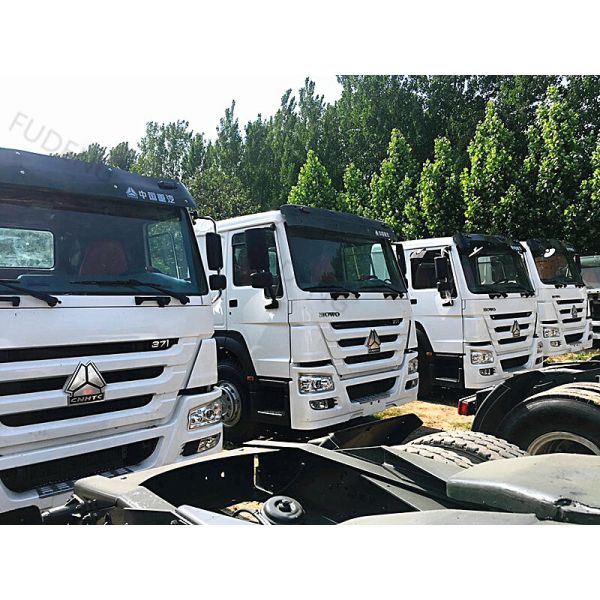 Q345B Carbon Steel Second Hand 420HP Tractor Head Trucks