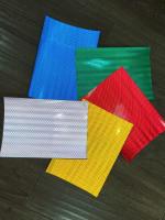 Vinyle réfléchi de matériel acrylique prismatique de forte intensité pour le panneau routier du trafic