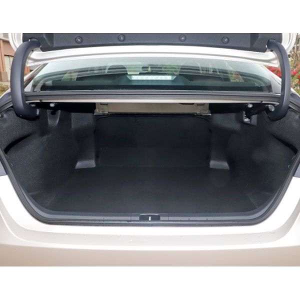 Medium Size Vehicles in Daytime Light LED 10 Automatic Transmission Leather Dark