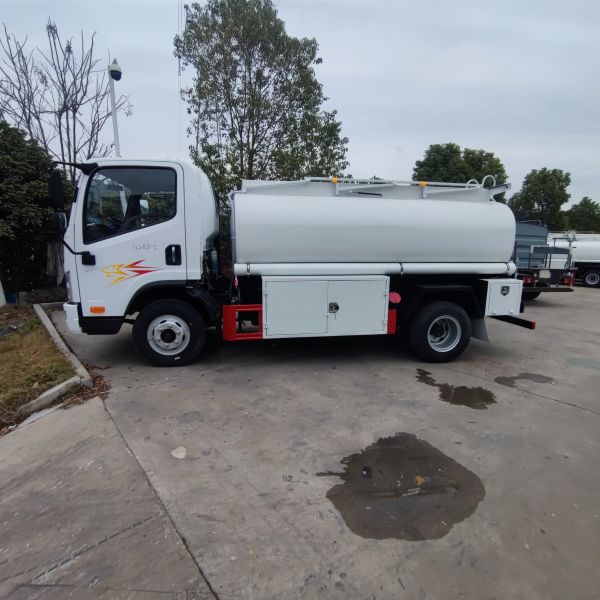 FAW 4x2 Oil Delivery Truck Manual Transmission Tanker Truck