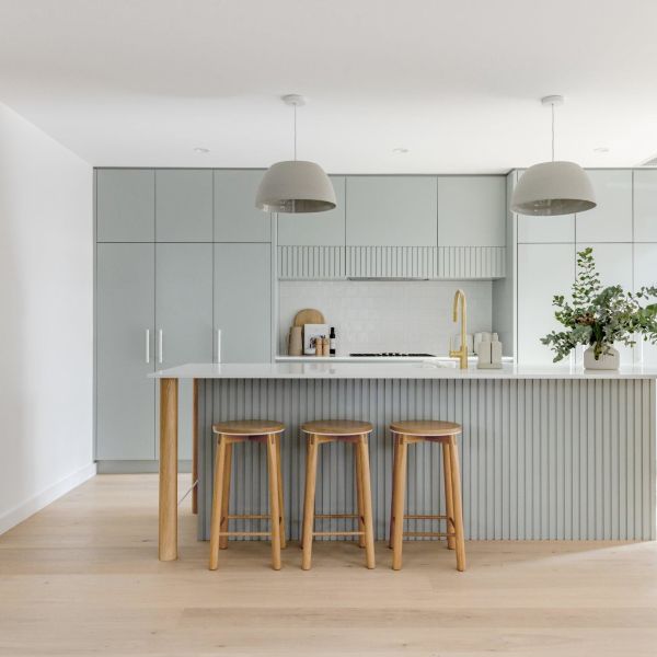 Set completo de gabinete de cocina personalizado Estándares australianos muebles de madera inoxidable encimera de piedra sinterizada para proyecto de villa