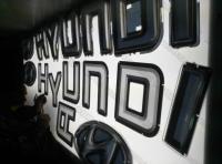 3D iluminado PMMA conduziu a placa do logotipo do carro, a formação acrílica de 3D e o vácuo metalizando o serviço