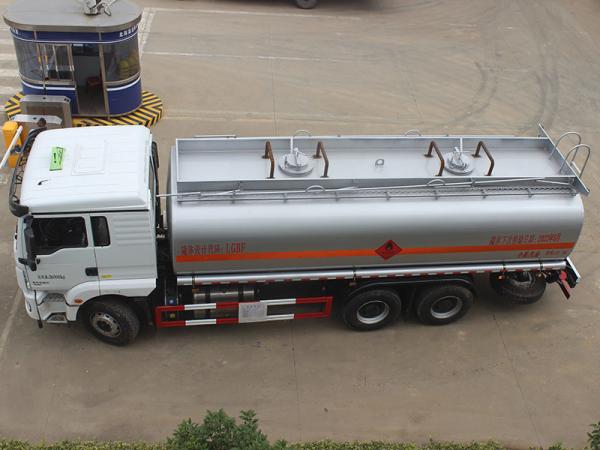 Shaanxi Auto Delong Runzhi Star Brand 6x4 19.5 Cubic Oil Truck
