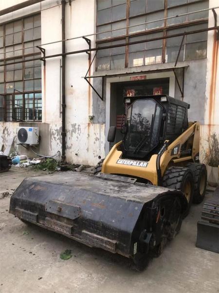 Cat. 226B3 Limpa-estradas de segunda mão com bomba hidráulica original no comércio