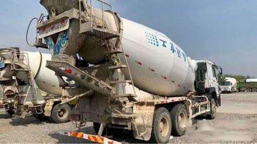 14m3 Sinotruk Concrete Mixer Used Heavy Duty Trucks Euro 4 340HP