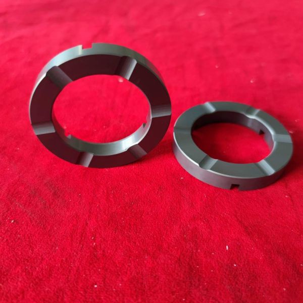 SSiC Bushing HRA90 3900 MPa Low-Friction Sliding Bearing