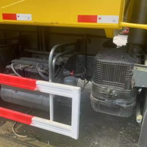 3 Passengers Diesel Tipper Heavy Dump Truck 251hp - 350hp