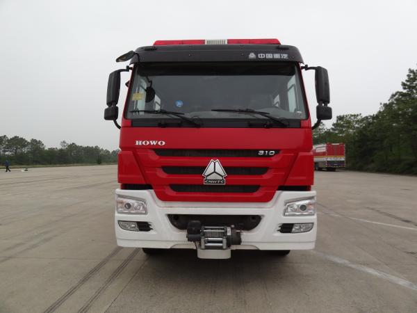 HOWO 4X2 Rescue Engine Fire Truck High Capacity With 5 Ton Crane