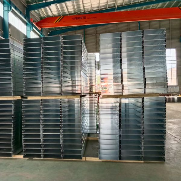 Bandeja de tendido de cables industrial de 400*100, acero inoxidable con recubrimiento en polvo, tipo ranurado perforado para construcción industrial