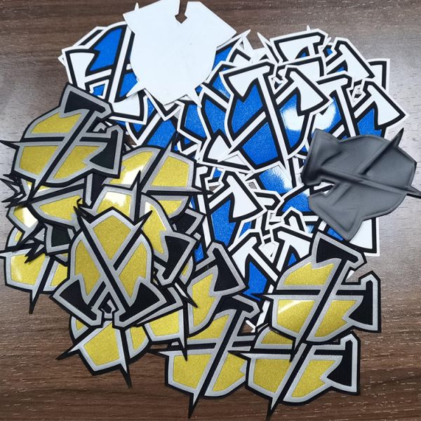 Горячий штемпелюя логотип 3D бирок одежды печати экрана выбил силикон печатая ярлык фильма передачи