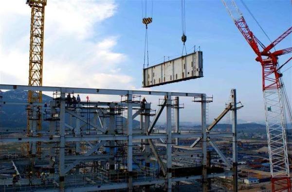 Chinese Top Brand Zoomlion 25 Ton Luffing-Jib Tower Crane L400-25 in Dubai for Hot Sale