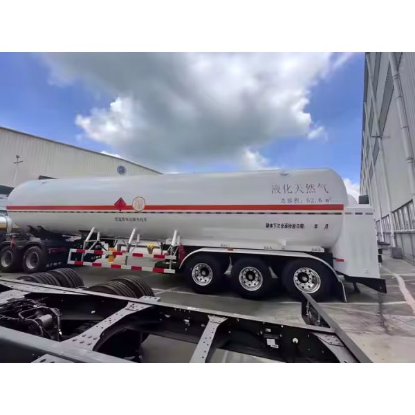 CIMC S30408 Q345R 3 Ejes Suspensión aerodinámica Rodas de aterrizaje Pierna 50# Pín de tracción Camión cisterna de GNL