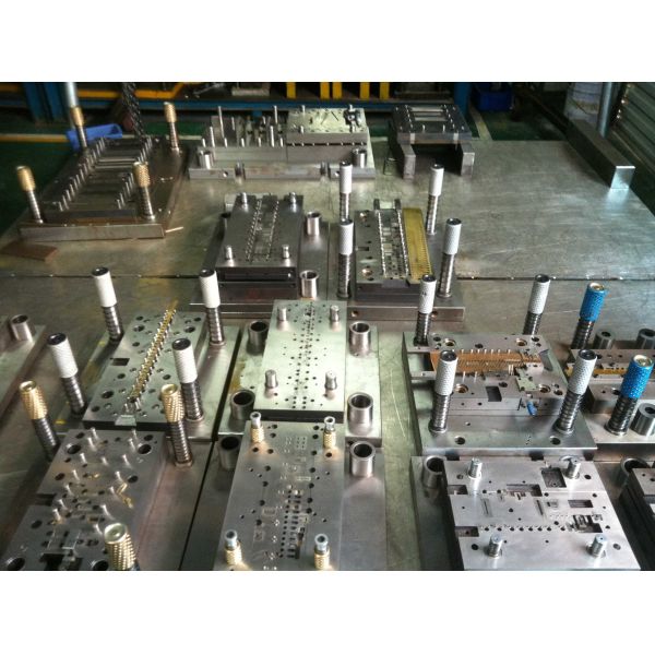 Terminals Metal Stamping Mold Customized Cutting Dies 0.1 - 5mm Sheet Thickness