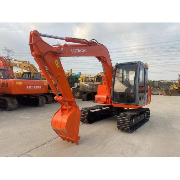Excaver 6 tonnes de durable hydraulique à pistes Hitachi 60 excavateur d'occasion, avec un prix bas et de bonnes performances de creusement
