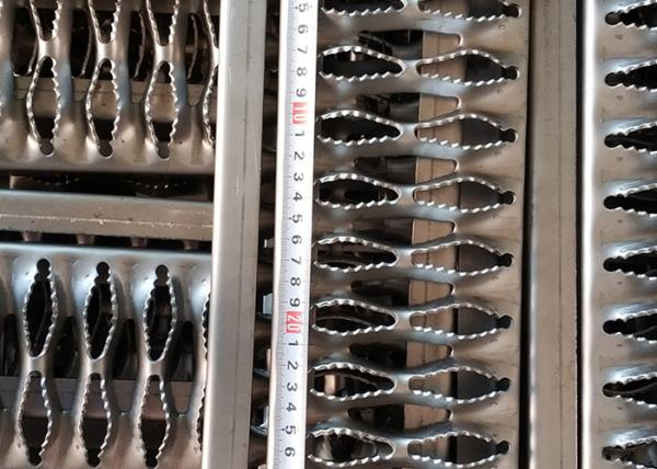 Galvanized Steel Perforated Grtp Strut Grating For Stair Tread